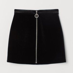 NWT H&M velvet skirt with zip